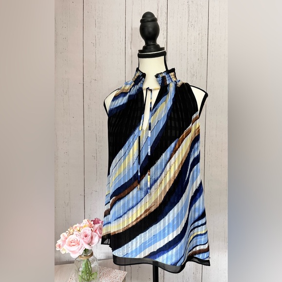 White House Black Market Tops - NWOT White House Black Market - Sleeves Lined Tie Front Top Size XS